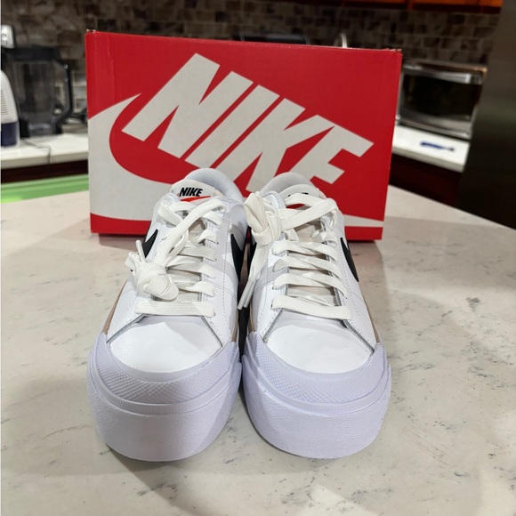 Nike Women Court Legacy Lift White Black Casual Platform Shoe DM7590-100 - Picture 10 of 14